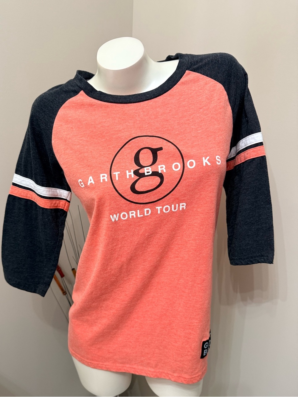 Garth Brooks World Tour Concert Tee Sz Large Coral Heather Black Raglan